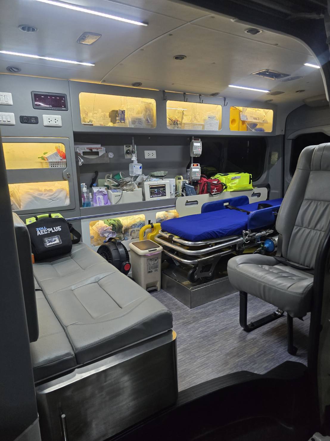 รถพยาบาลฉุกเฉิน ICU Ambulance