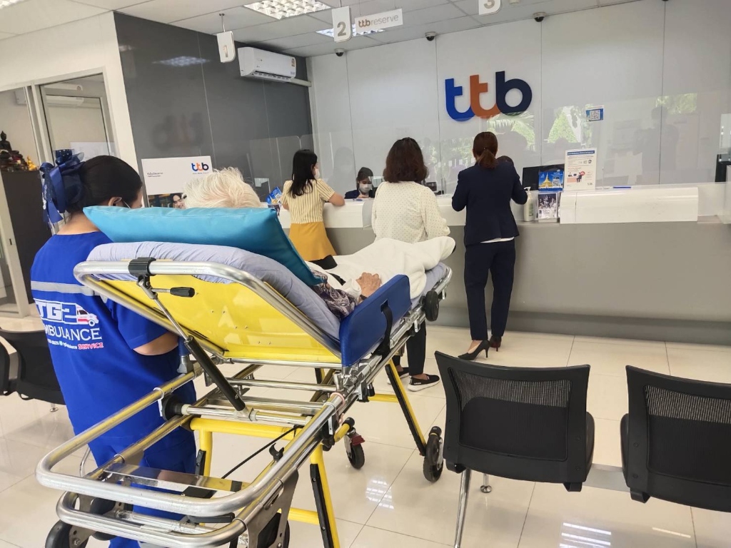 พาผู้ป่วยทำธุรกรรมธนาคาร 1