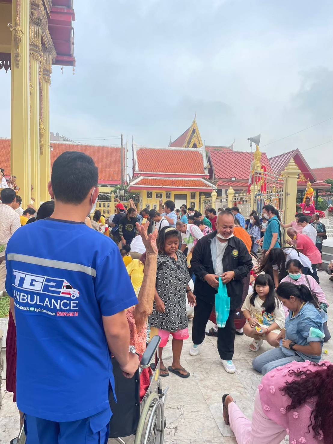พาผู้ป่วยร่วมงานบุญ 1