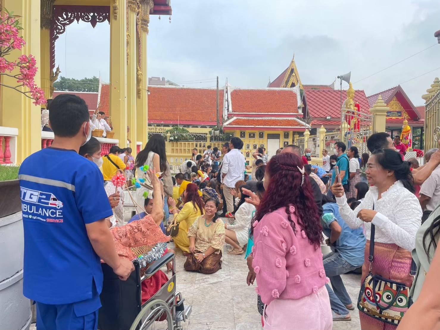 พาผู้ป่วยร่วมงานบุญ 3